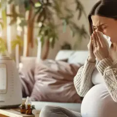 Ból gardła w ciąży: Bezpieczne leczenie i domowe sposoby dla mam