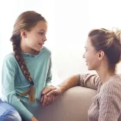 Pierwsza miesiączka: Kiedy się zaczyna? Twój przewodnik bez stresu
