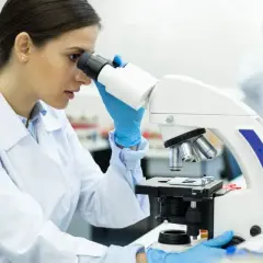 Analityka medyczna: Jak zostać diagnostą laboratoryjnym w Polsce?