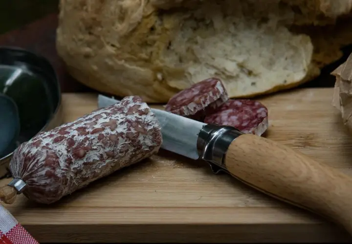 Salami w ciąży? Bezpieczne jedzenie: listerioza, toksoplazmoza i porady