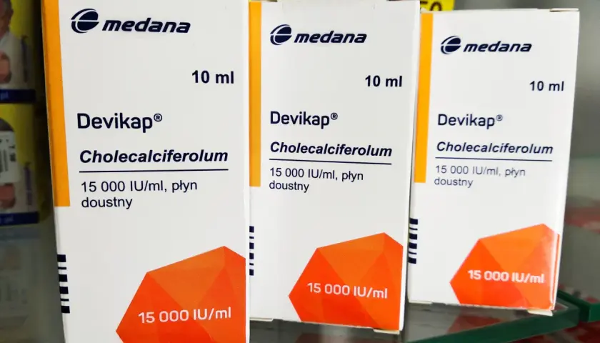 Trzy opakowania Devikap 15 000 IU/ml, płyn doustny od Medana.
