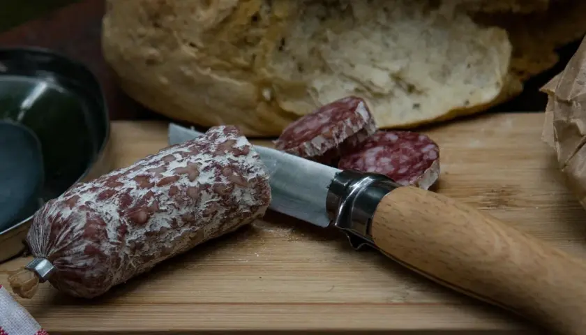 Salami w ciąży? Bezpieczne jedzenie: listerioza, toksoplazmoza i porady
