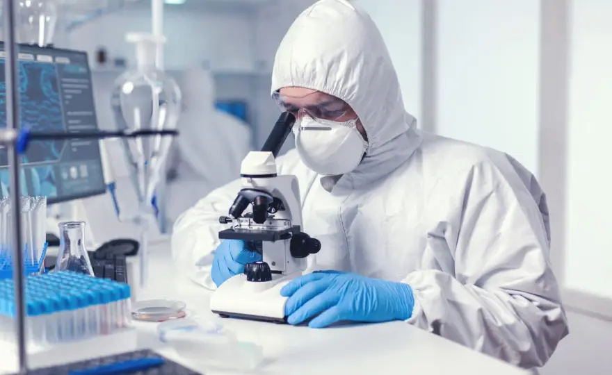 Praca w laboratorium: czy jest trudna? Przewodnik dla przyszłych laborantów