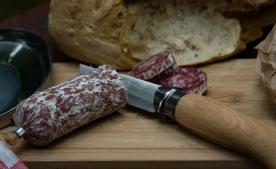 Salami w ciąży? Bezpieczne jedzenie: listerioza, toksoplazmoza i porady
