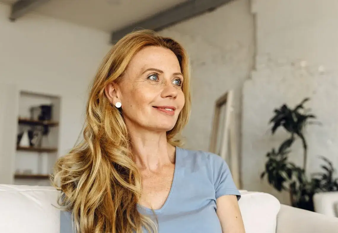 Kobieta po 40. z objawami perimenopauzy